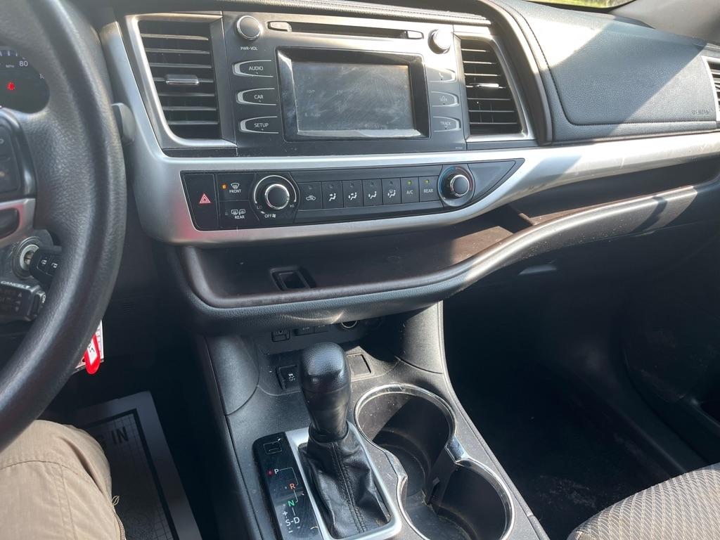 Toyota Highlander LE I4 FWD (Natl) 2017