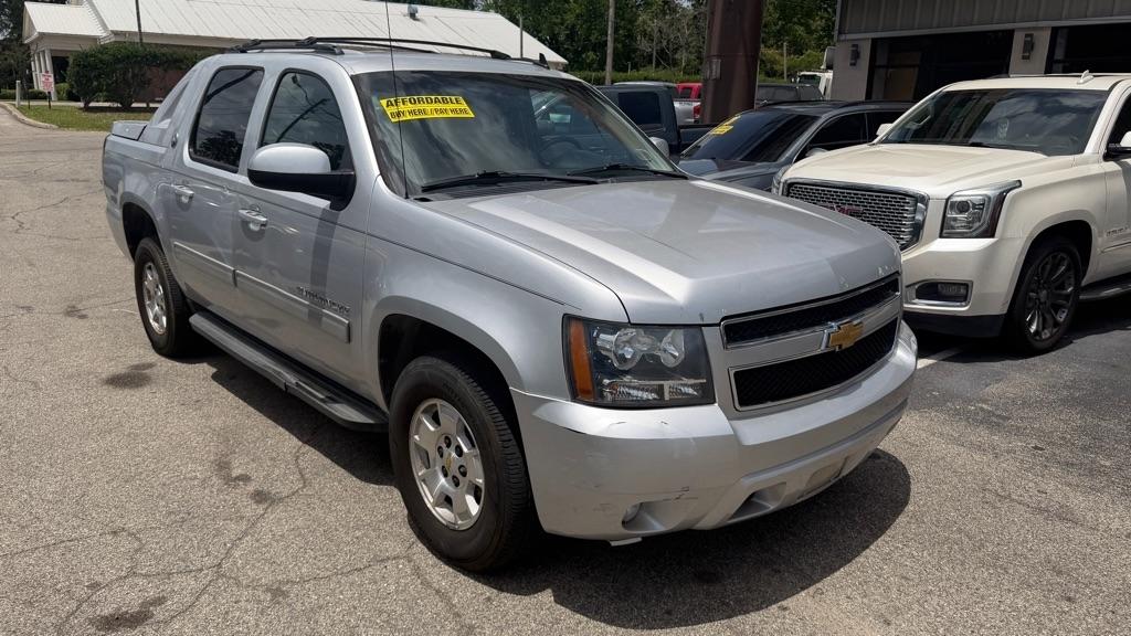 Chevrolet Avalanche 2WD Crew Cab LS 2013