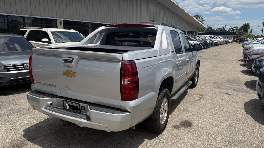 Chevrolet Avalanche 2WD Crew Cab LS 2013