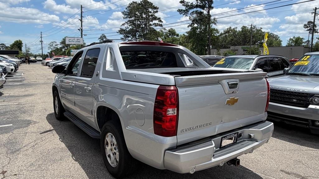 Chevrolet Avalanche 2WD Crew Cab LS 2013
