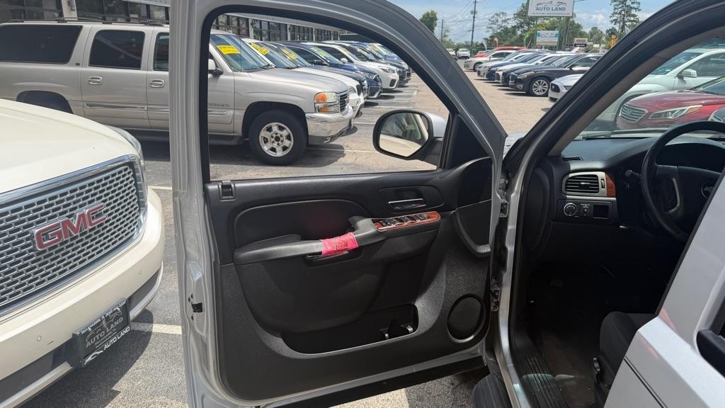 Chevrolet Avalanche 2WD Crew Cab LS 2013