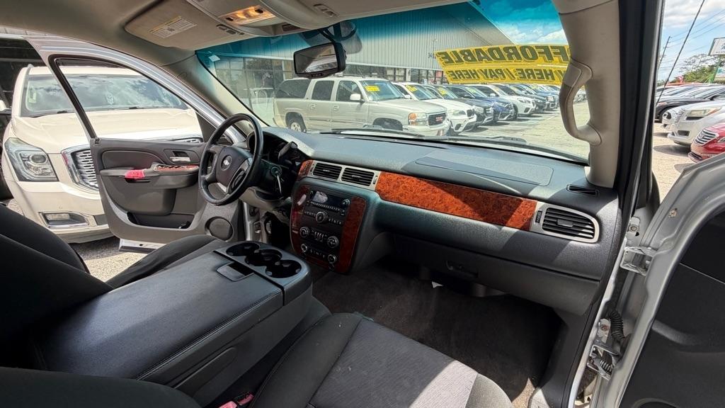 Chevrolet Avalanche 2WD Crew Cab LS 2013
