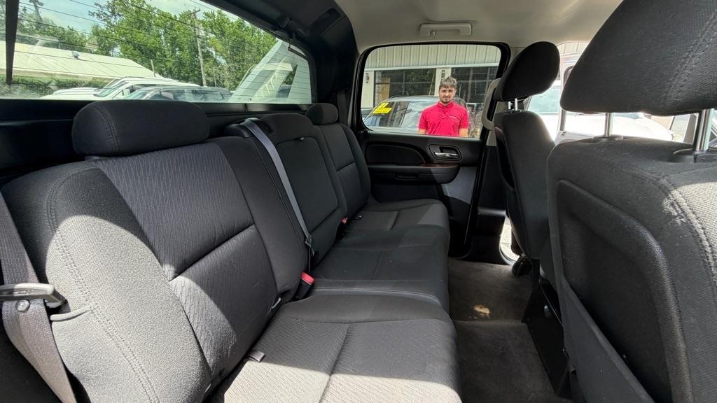 Chevrolet Avalanche 2WD Crew Cab LS 2013