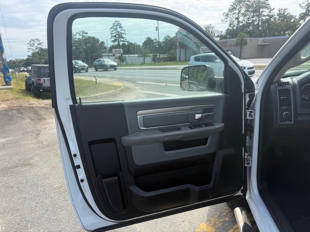 RAM 3500 Tradesman 4x2 Reg Cab 8' Box 2018