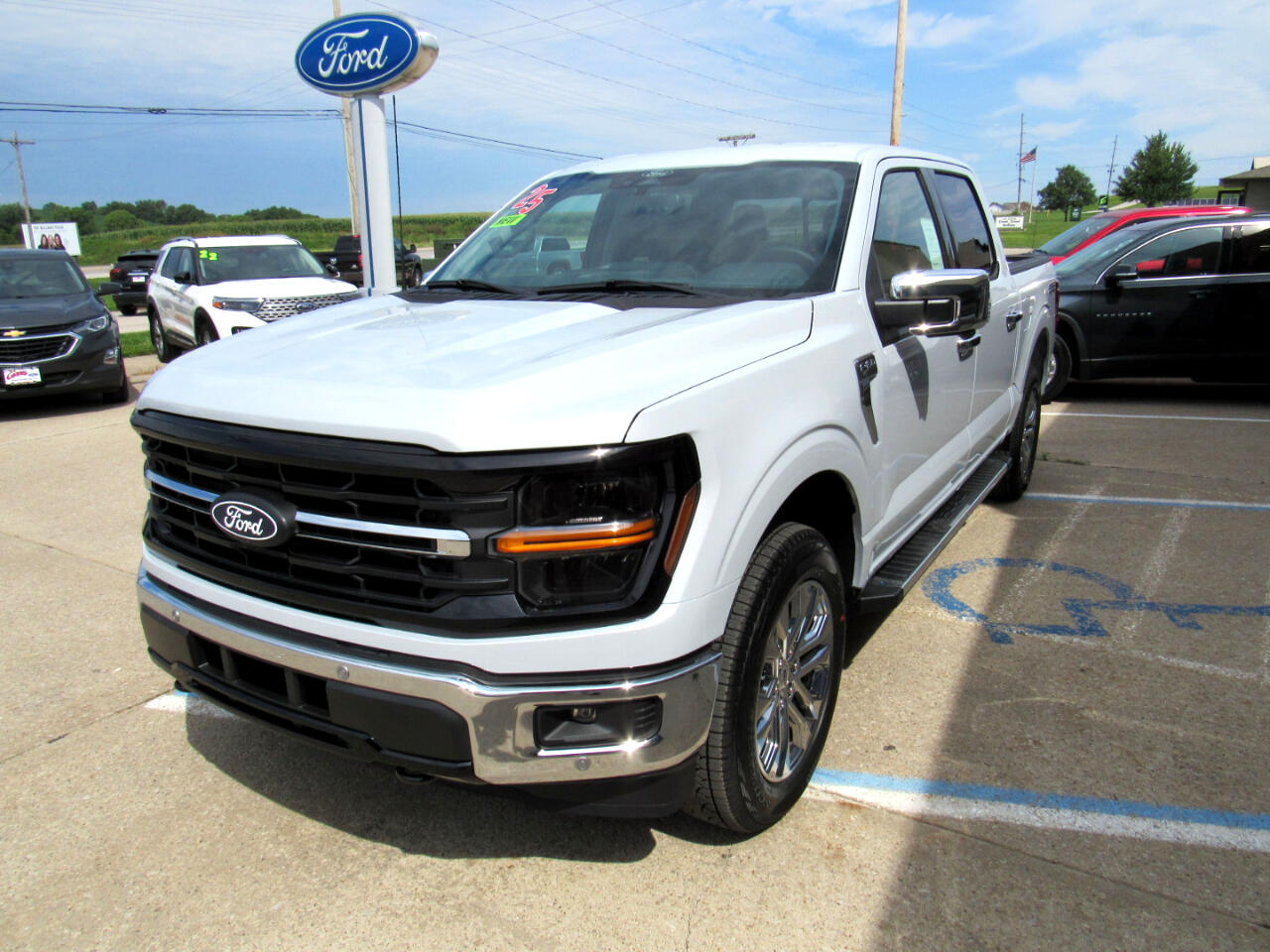 2025 Ford F-150 XLT photo 2
