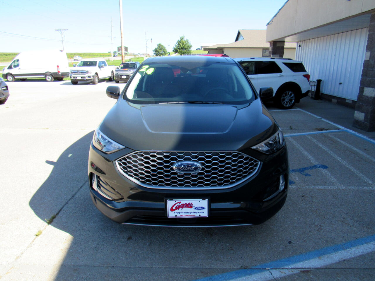 2024 Ford Edge SEL photo 2