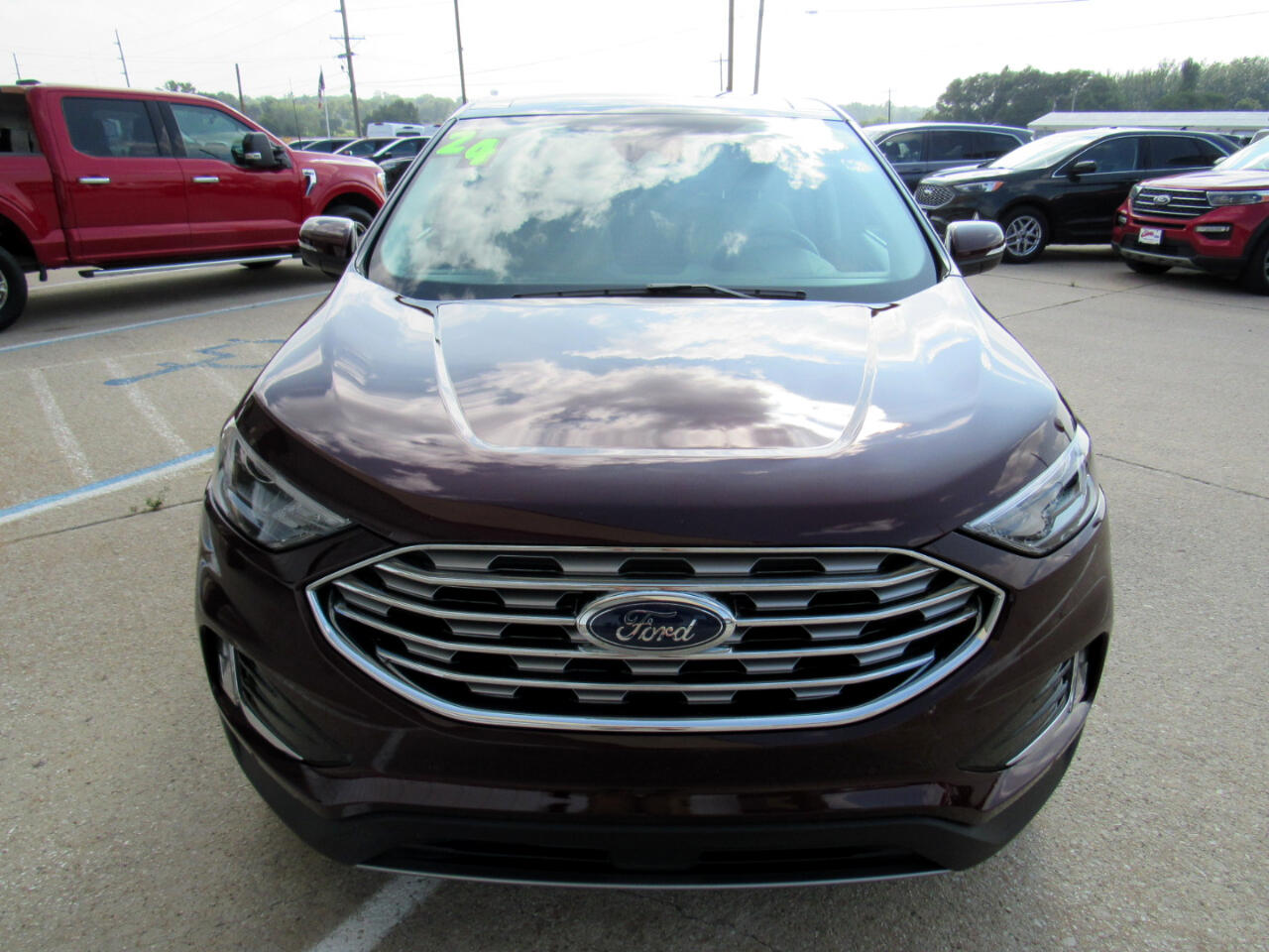 2024 Ford Edge Titanium photo 2