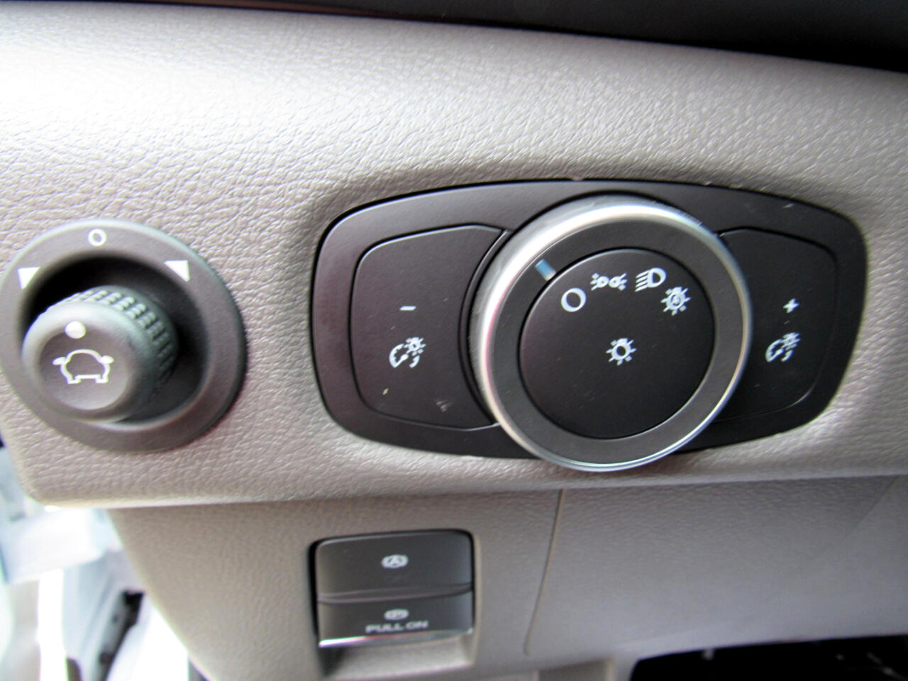 Ford Transit Cargo Van T-350 148" Hi Rf 9500 GVWR RWD 2025 Ford Transit Cargo Van T-350 148" Hi Rf 9500 GVWR RWD 2025