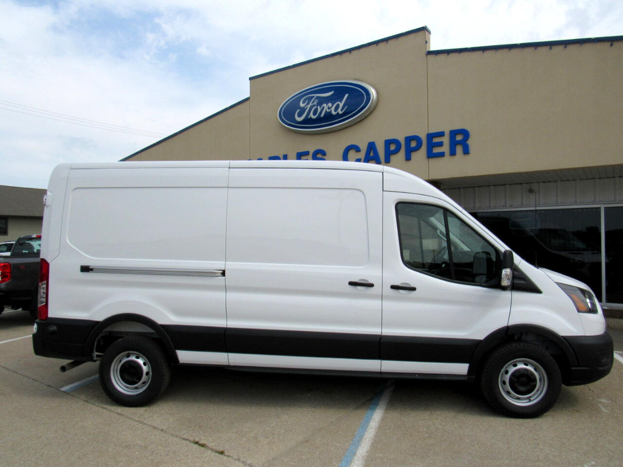 Ford Transit Cargo Van T-250 148" Med Rf 9070 GVWR RWD 2025 Ford Transit Cargo Van T-250 148" Med Rf 9070 GVWR RWD 2025