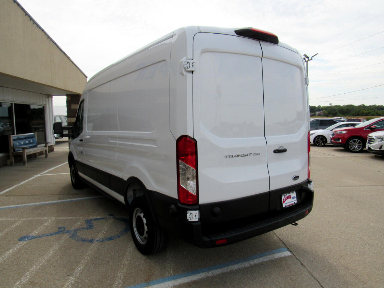 Ford Transit Cargo Van T-250 148" Med Rf 9070 GVWR RWD 2025 Ford Transit Cargo Van T-250 148" Med Rf 9070 GVWR RWD 2025