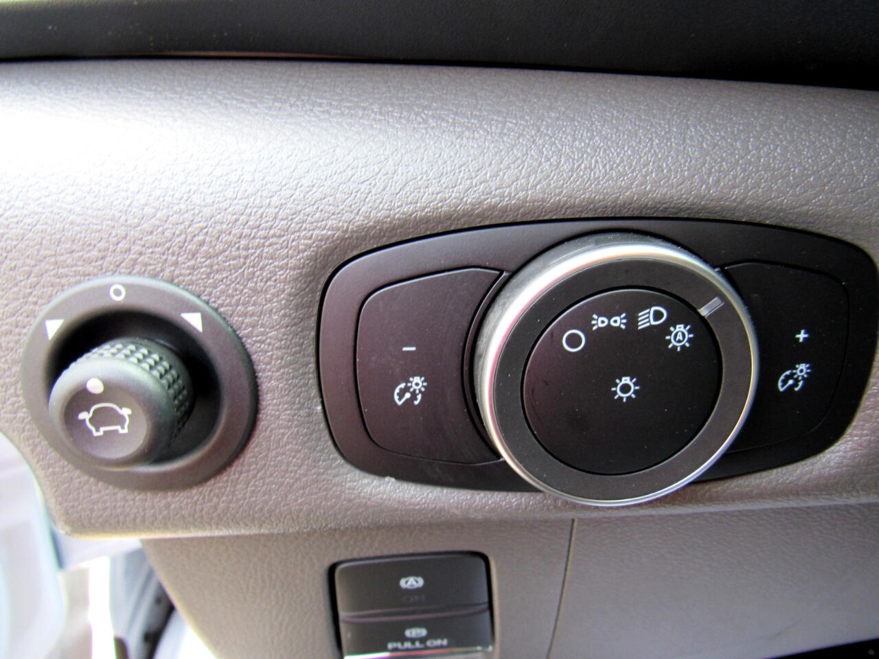 Ford Transit Cargo Van T-250 148" Med Rf 9070 GVWR RWD 2025 Ford Transit Cargo Van T-250 148" Med Rf 9070 GVWR RWD 2025