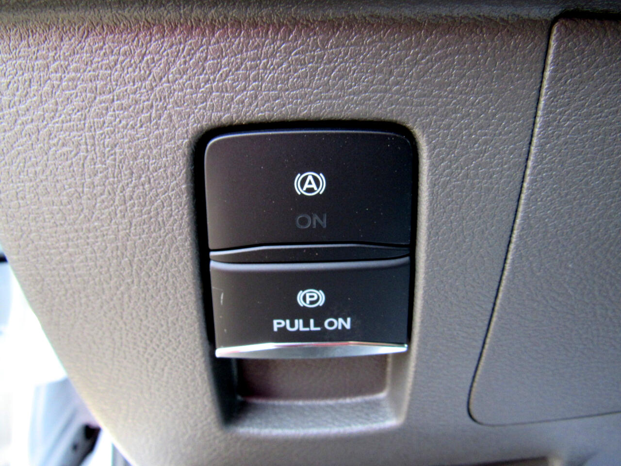 Ford Transit Cargo Van T-250 148" Med Rf 9070 GVWR RWD 2025 Ford Transit Cargo Van T-250 148" Med Rf 9070 GVWR RWD 2025