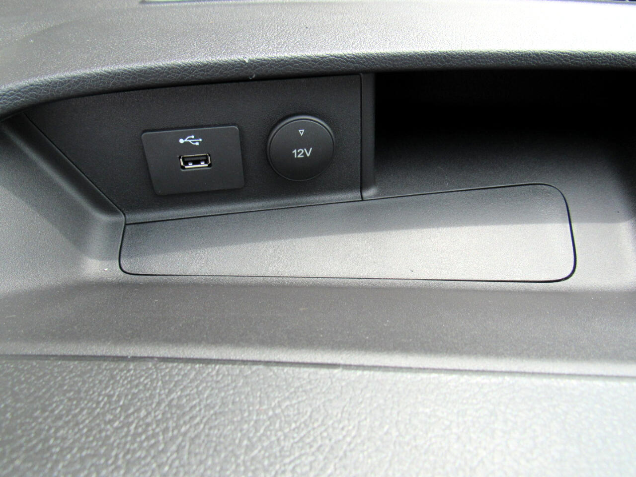 Ford Transit Cargo Van T-250 148" Med Rf 9070 GVWR RWD 2025 Ford Transit Cargo Van T-250 148" Med Rf 9070 GVWR RWD 2025