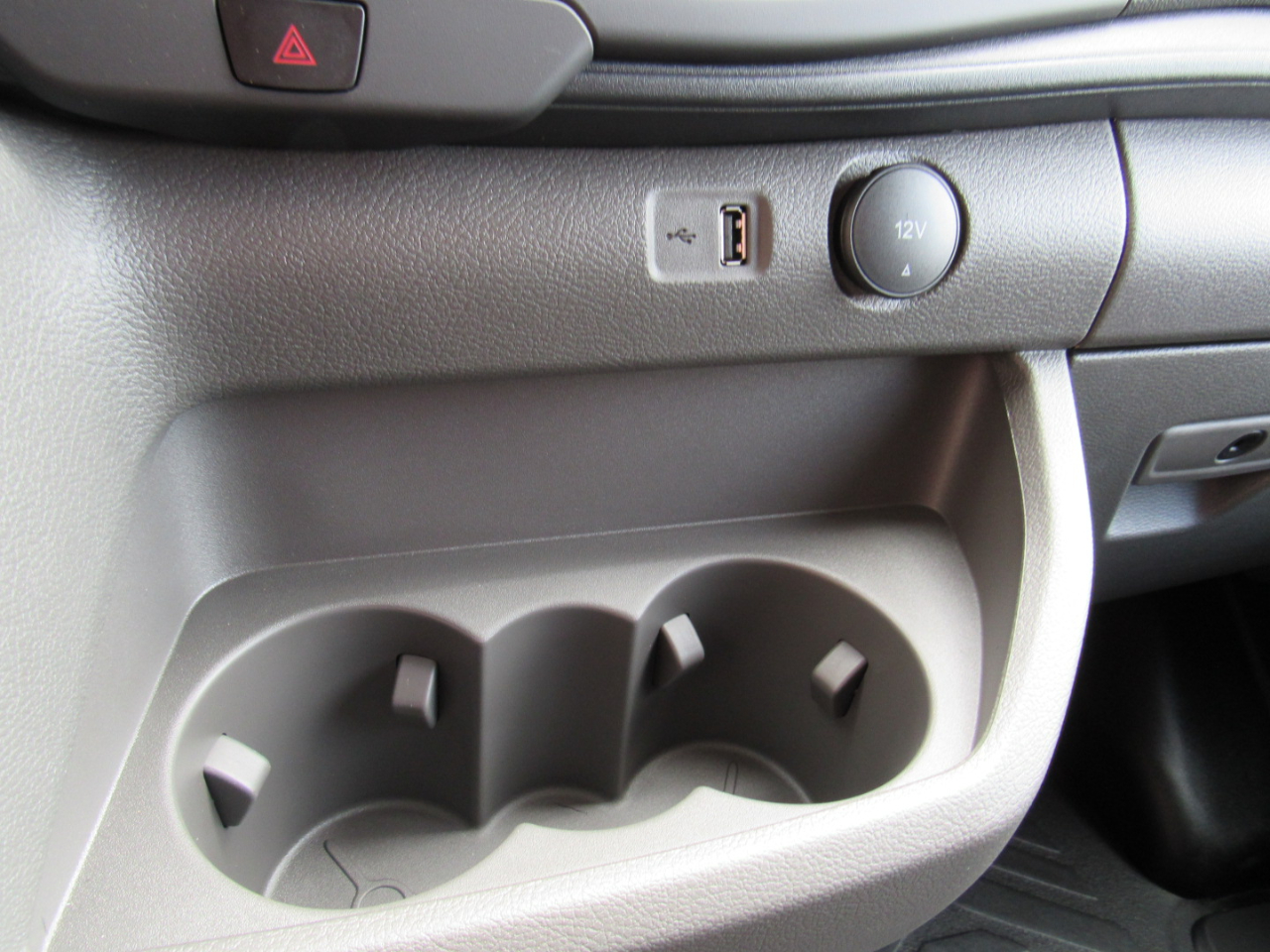 Ford Transit Cargo Van T-250 148" Med Rf 9070 GVWR RWD 2025 Ford Transit Cargo Van T-250 148" Med Rf 9070 GVWR RWD 2025