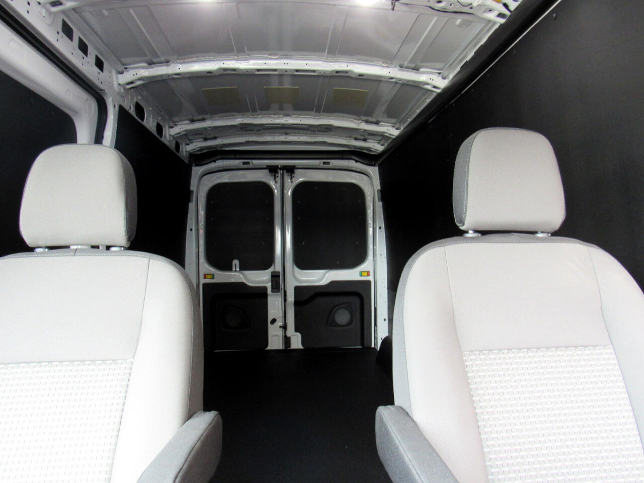 Ford Transit Cargo Van T-250 148" Med Rf 9070 GVWR RWD 2025 Ford Transit Cargo Van T-250 148" Med Rf 9070 GVWR RWD 2025