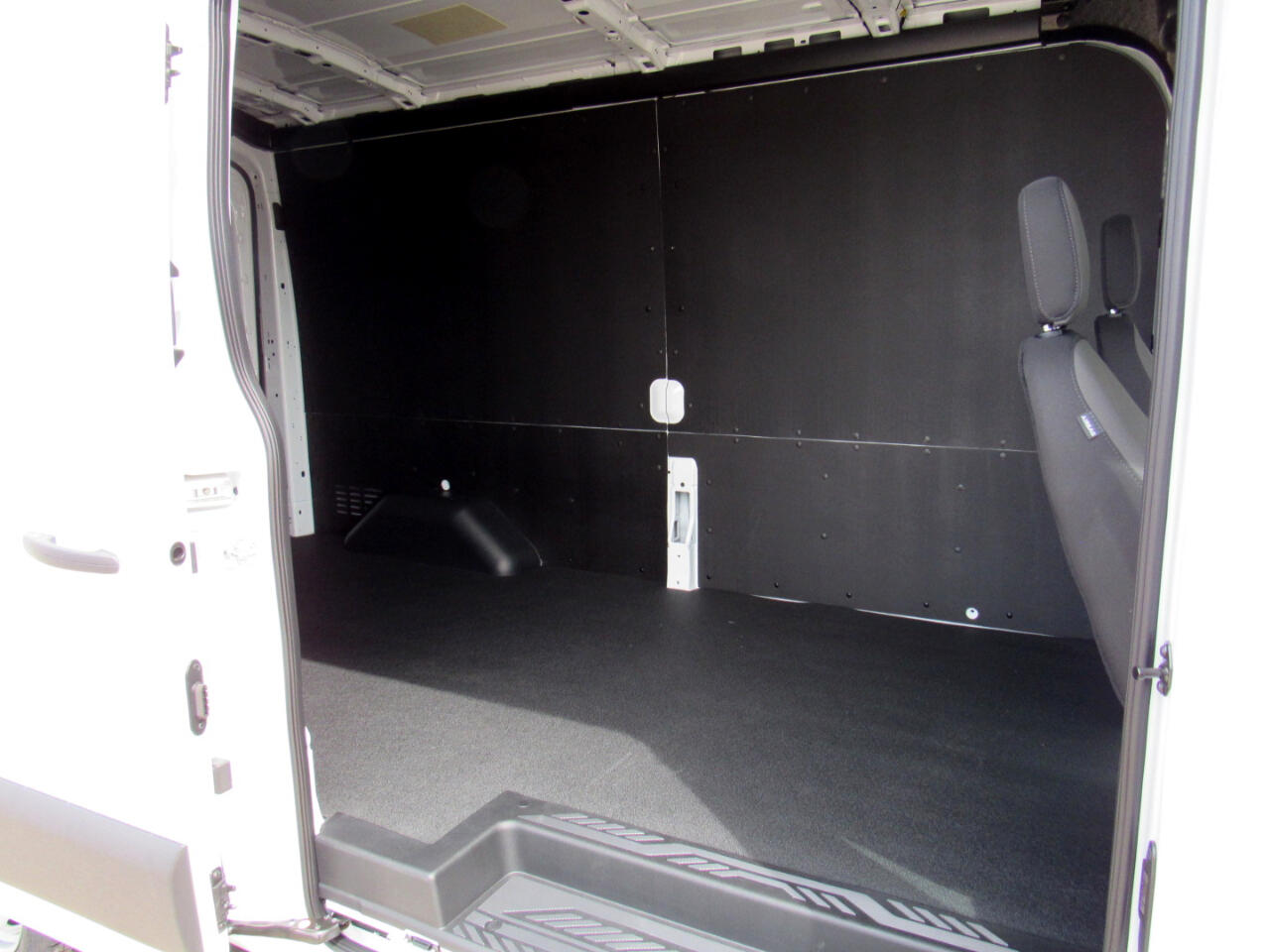 Ford Transit Cargo Van T-250 148" Med Rf 9070 GVWR RWD 2025 Ford Transit Cargo Van T-250 148" Med Rf 9070 GVWR RWD 2025