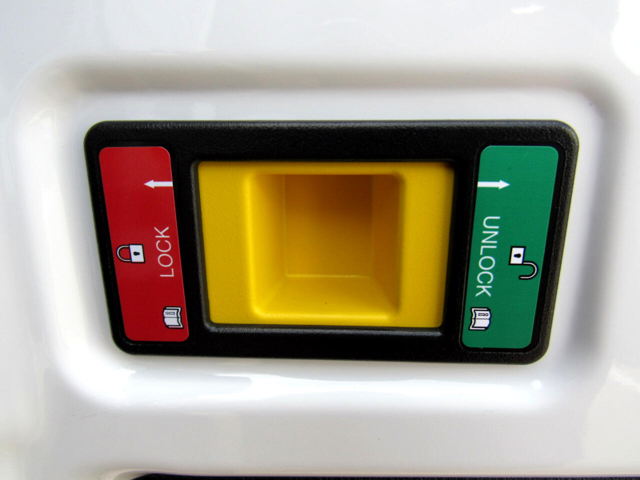 Ford Transit Cargo Van T-250 148" Med Rf 9070 GVWR RWD 2025 Ford Transit Cargo Van T-250 148" Med Rf 9070 GVWR RWD 2025