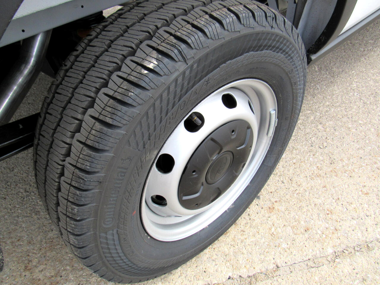 Ford Transit Cargo Van T-250 148" Med Rf 9070 GVWR RWD 2025 Ford Transit Cargo Van T-250 148" Med Rf 9070 GVWR RWD 2025