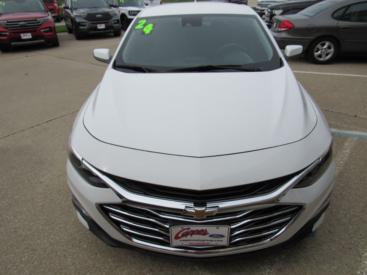 2024 Chevrolet Malibu 1LT photo 2