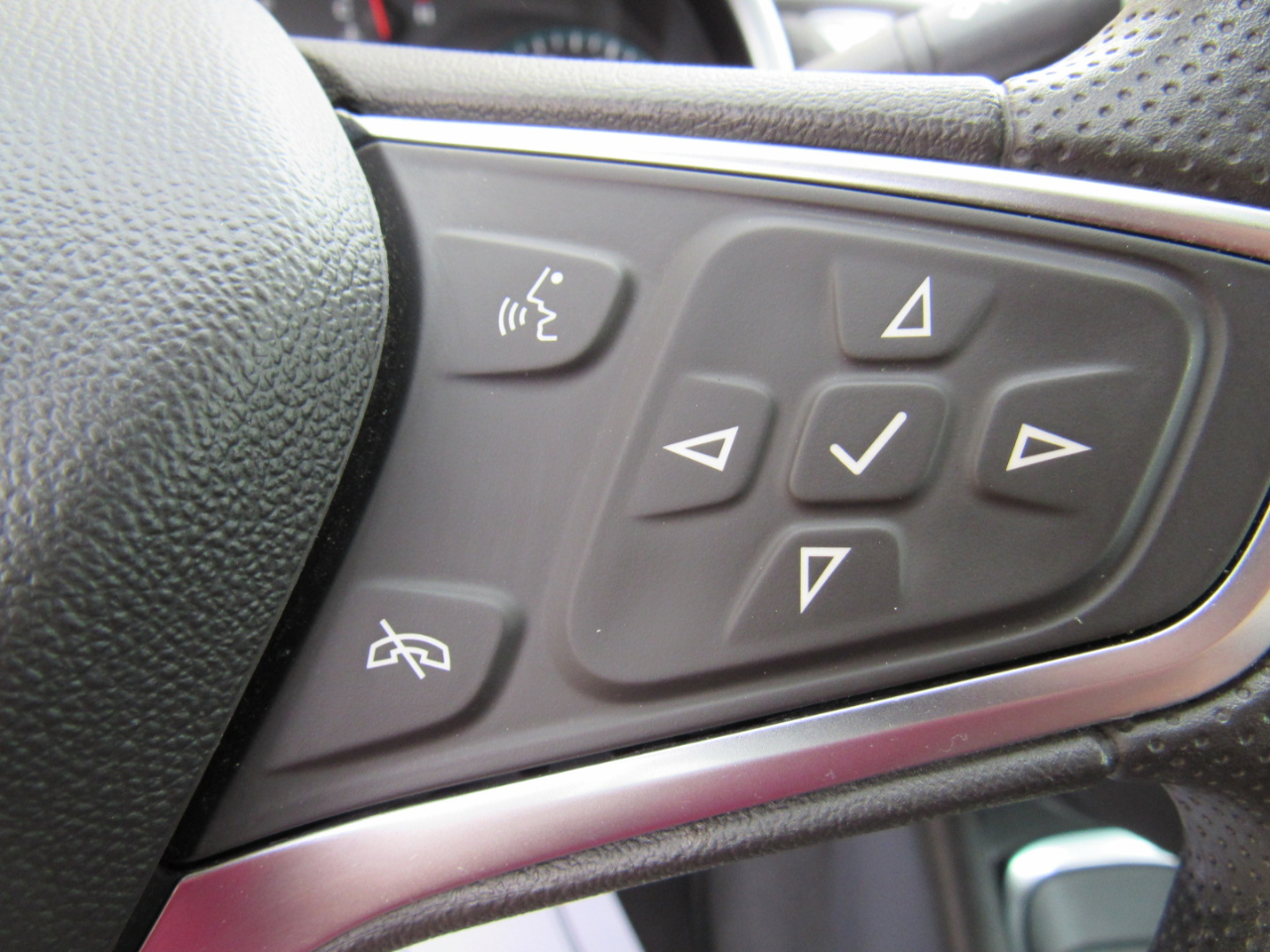 2024 Chevrolet Malibu 1LT photo 14