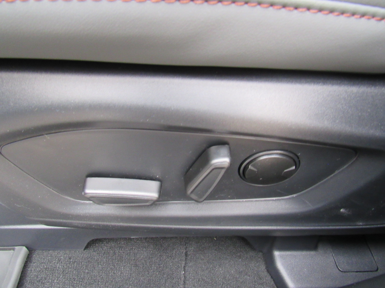 Ford Explorer Active 4WD 2026 Ford Explorer Active 4WD 2026