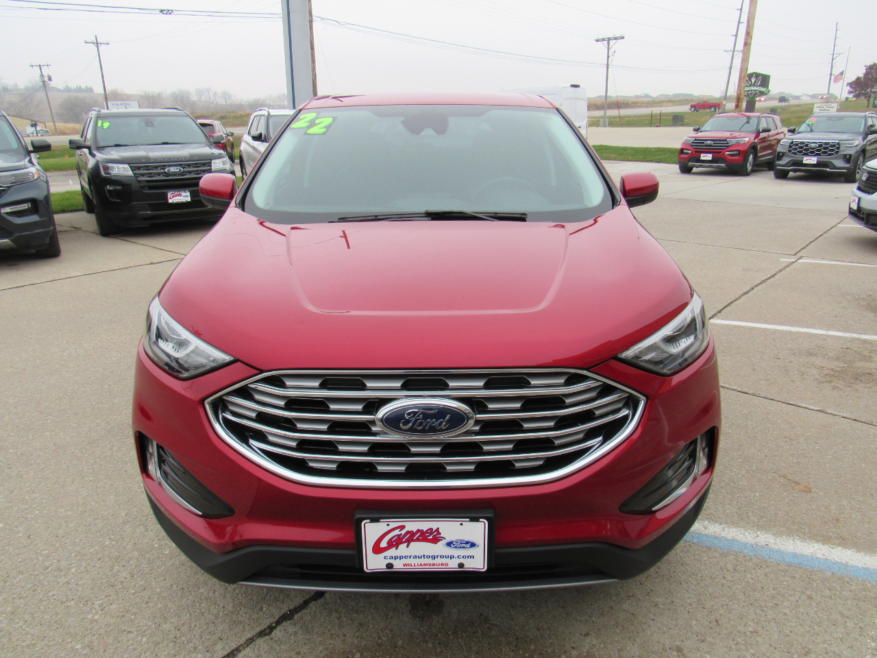2022 Ford Edge SEL photo 2