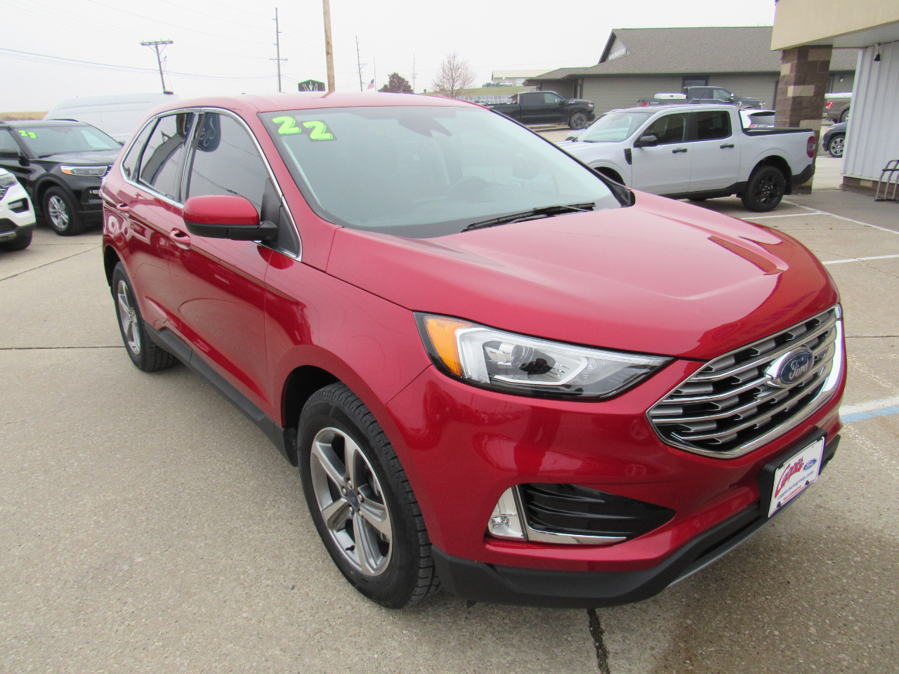 2022 Ford Edge SEL photo 3