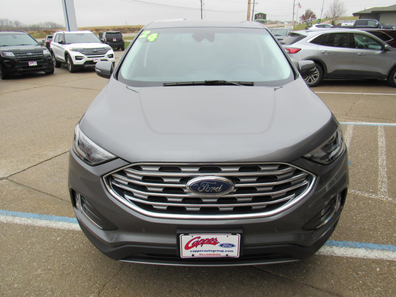 2024 Ford Edge Titanium photo 2