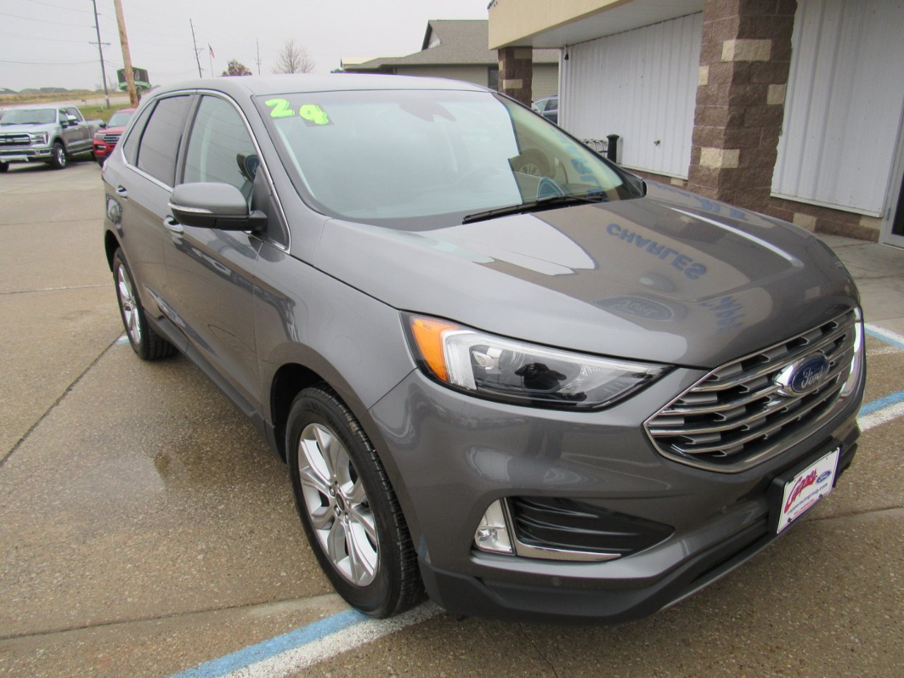2024 Ford Edge Titanium photo 3