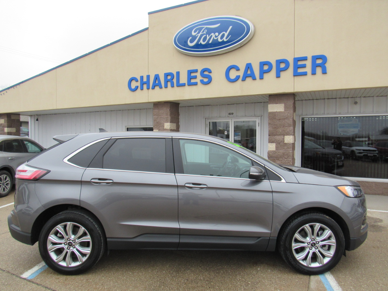2024 Ford Edge Titanium photo 4