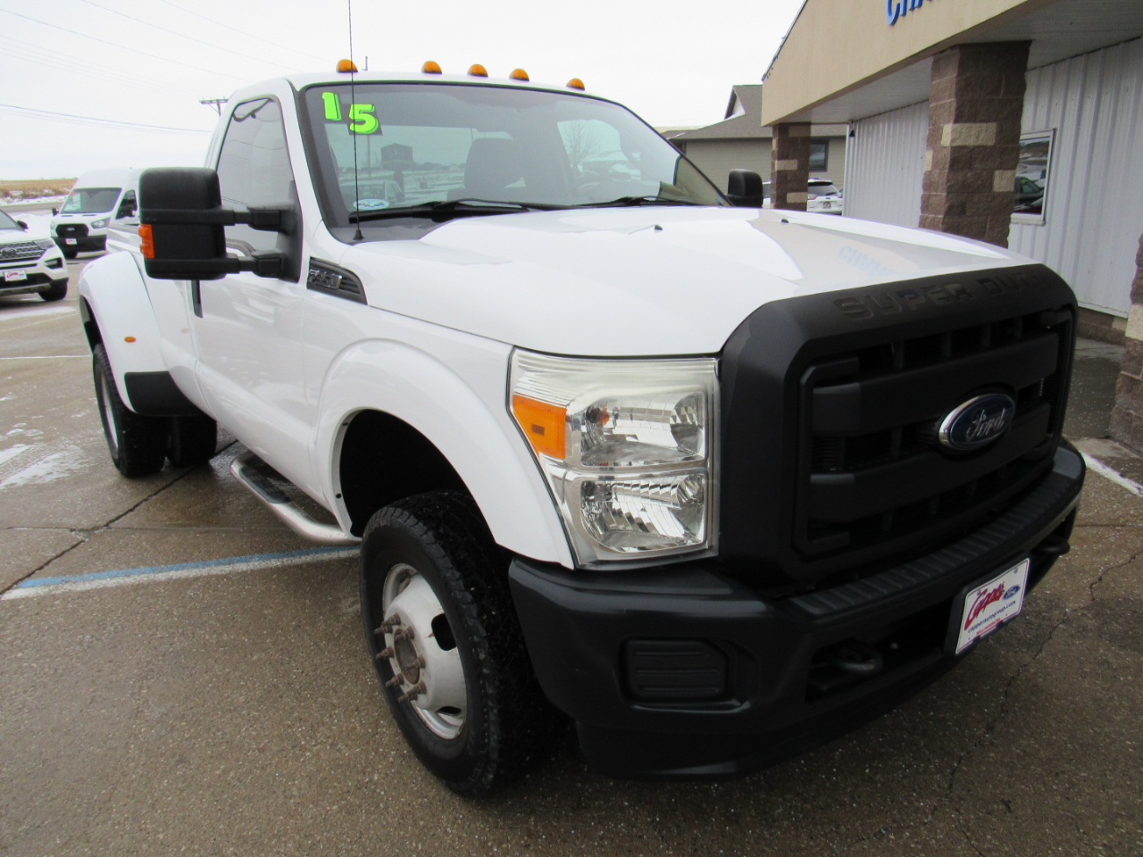 Ford Super Duty F-350 DRW 4WD Reg Cab 137" XLT 2015