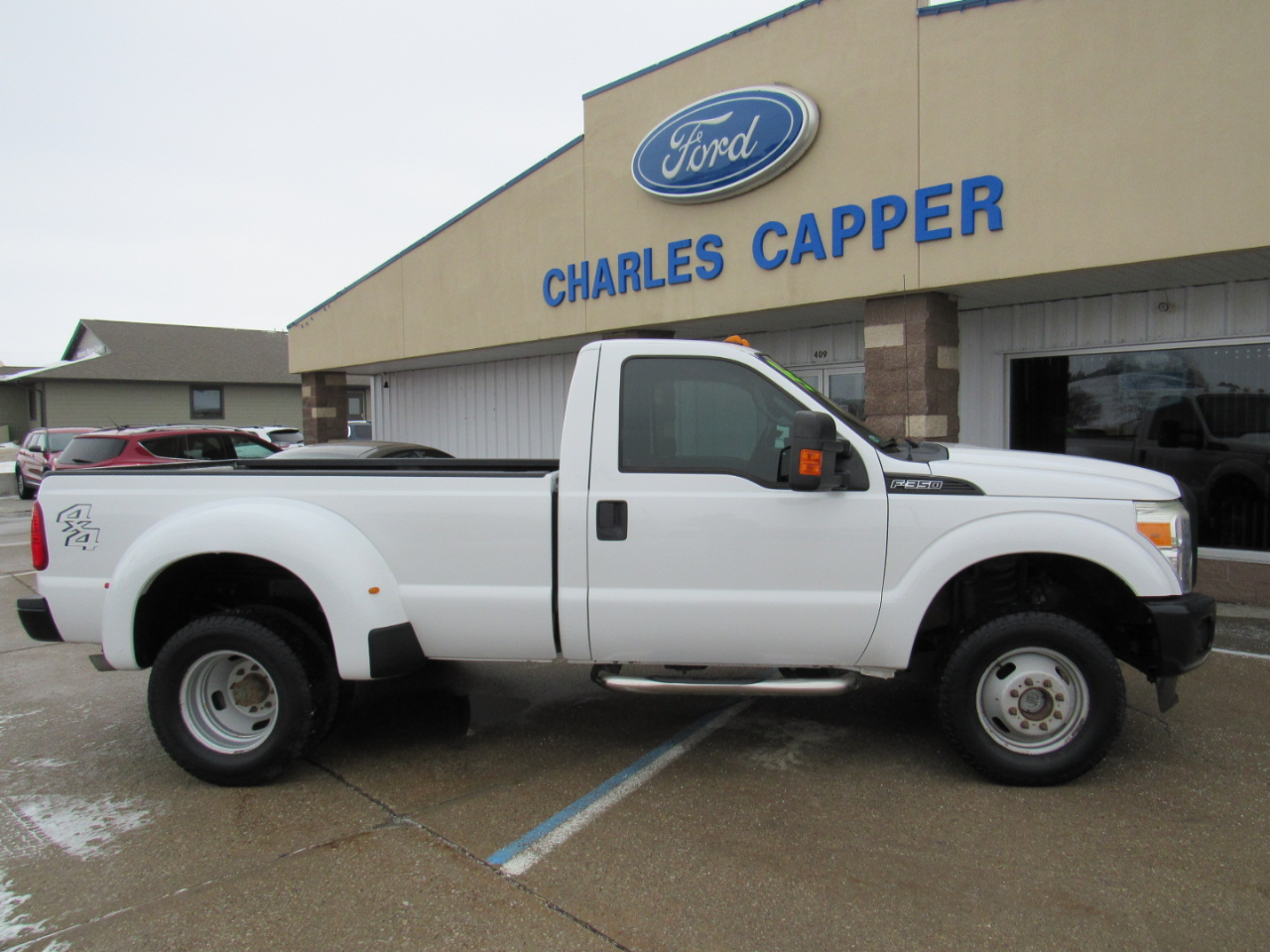 Ford Super Duty F-350 DRW 4WD Reg Cab 137" XLT 2015