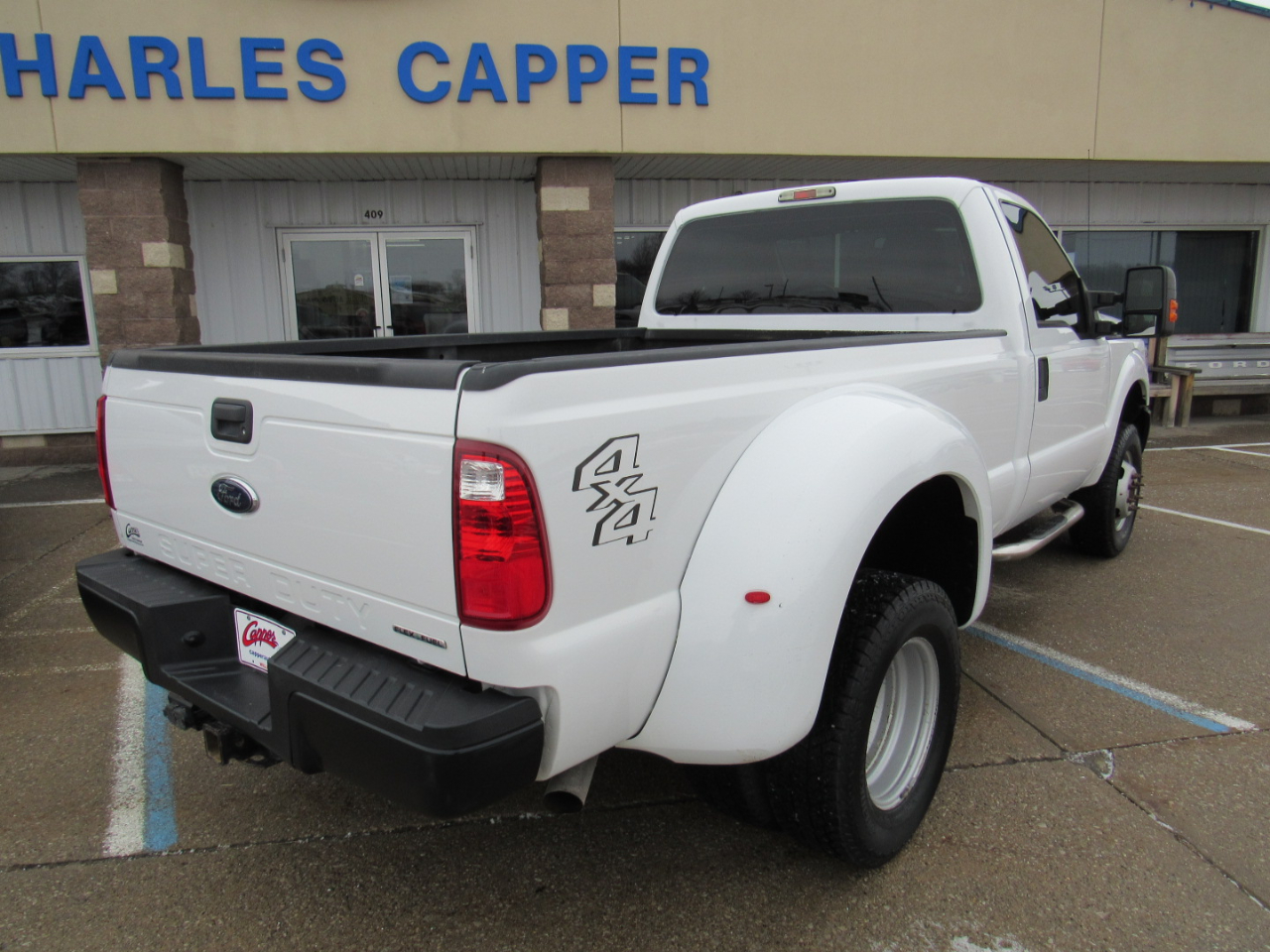 Ford Super Duty F-350 DRW 4WD Reg Cab 137" XLT 2015