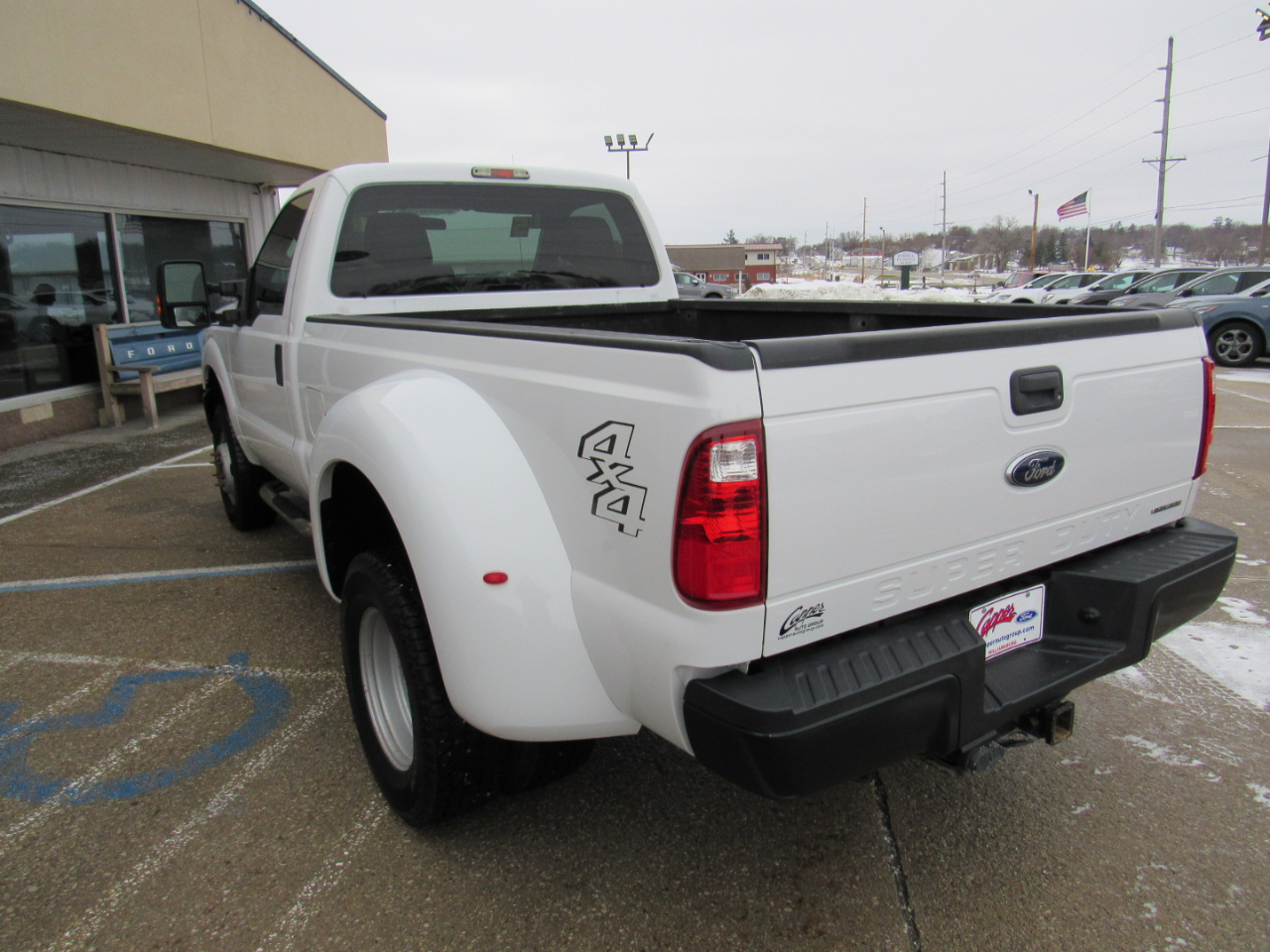 Ford Super Duty F-350 DRW 4WD Reg Cab 137" XLT 2015