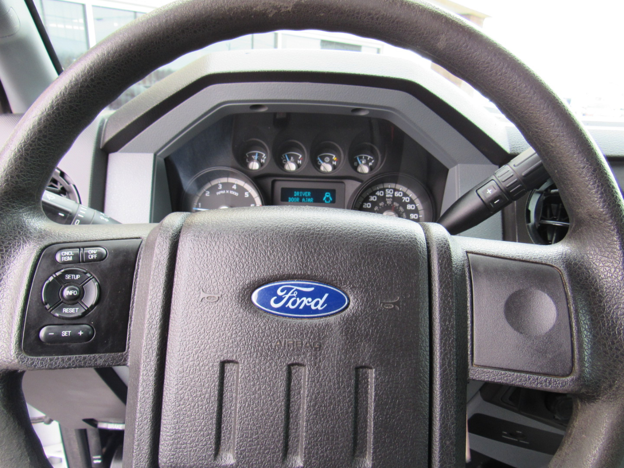 Ford Super Duty F-350 DRW 4WD Reg Cab 137" XLT 2015