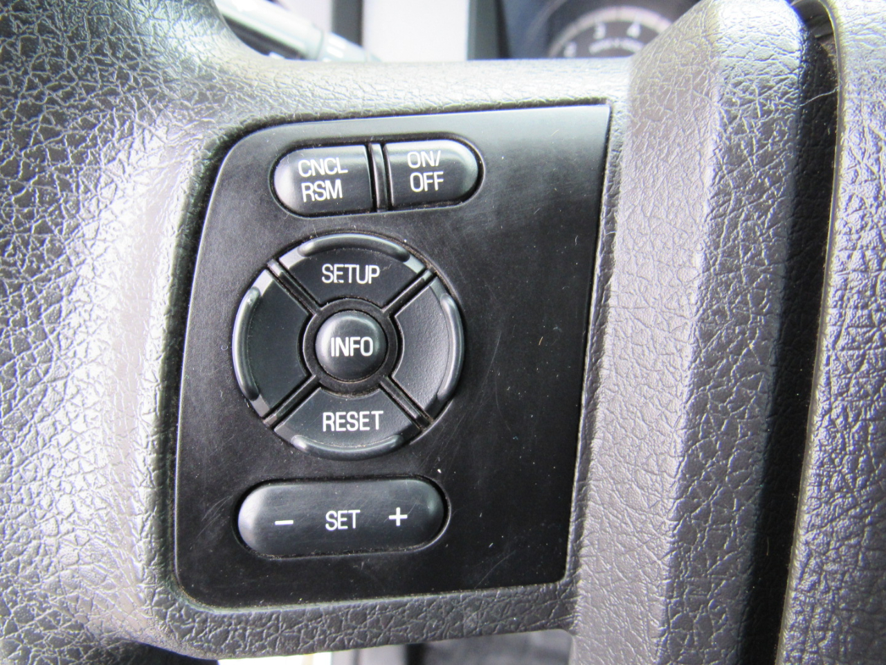 Ford Super Duty F-350 DRW 4WD Reg Cab 137" XLT 2015