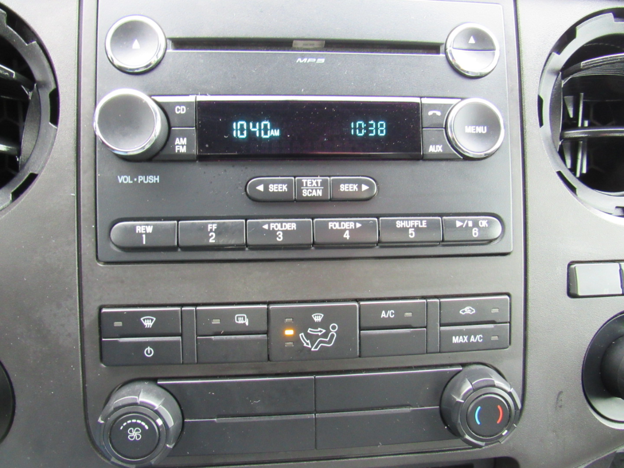 Ford Super Duty F-350 DRW 4WD Reg Cab 137" XLT 2015