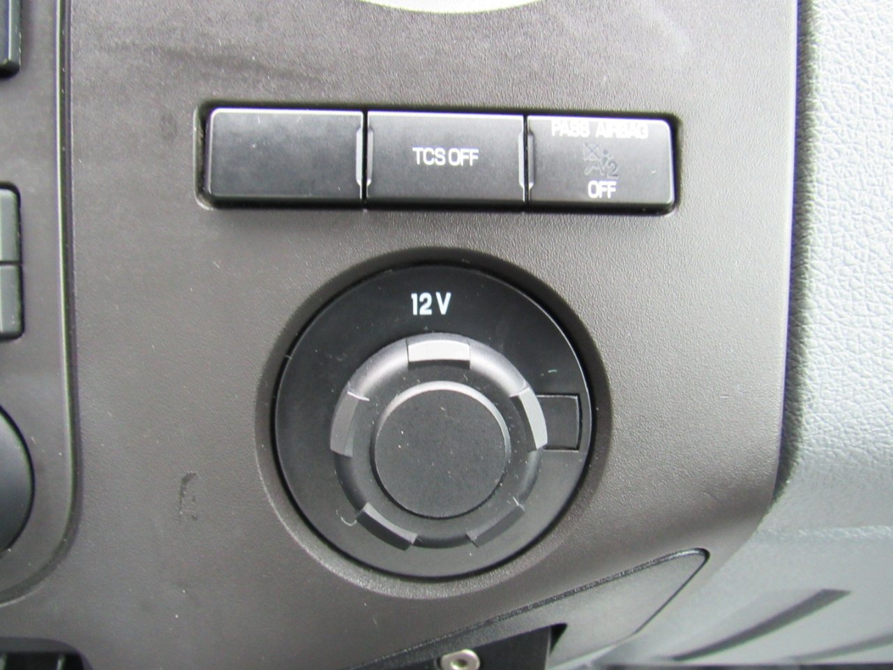 Ford Super Duty F-350 DRW 4WD Reg Cab 137" XLT 2015