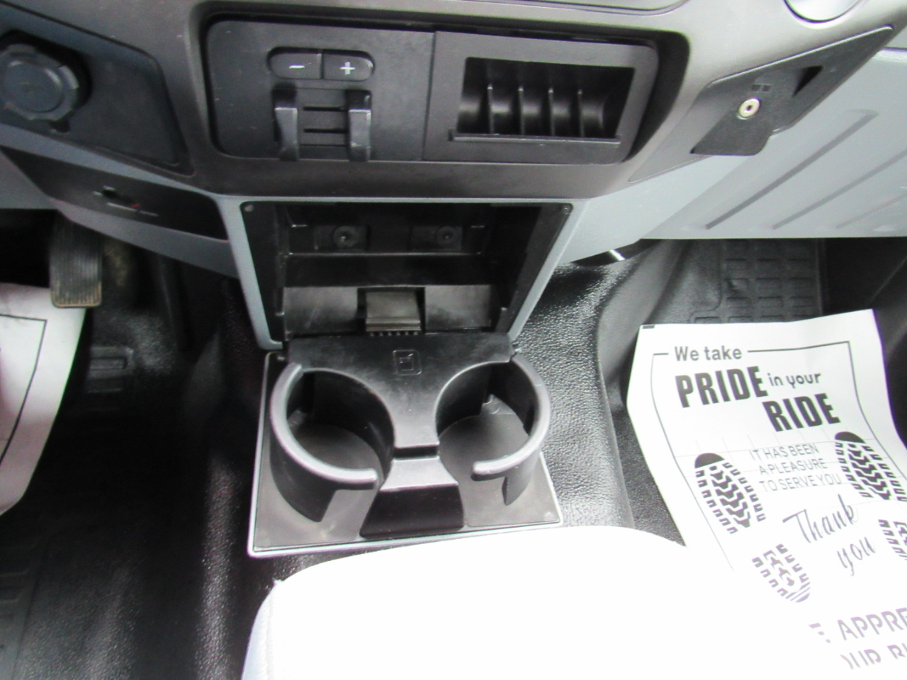 Ford Super Duty F-350 DRW 4WD Reg Cab 137" XLT 2015