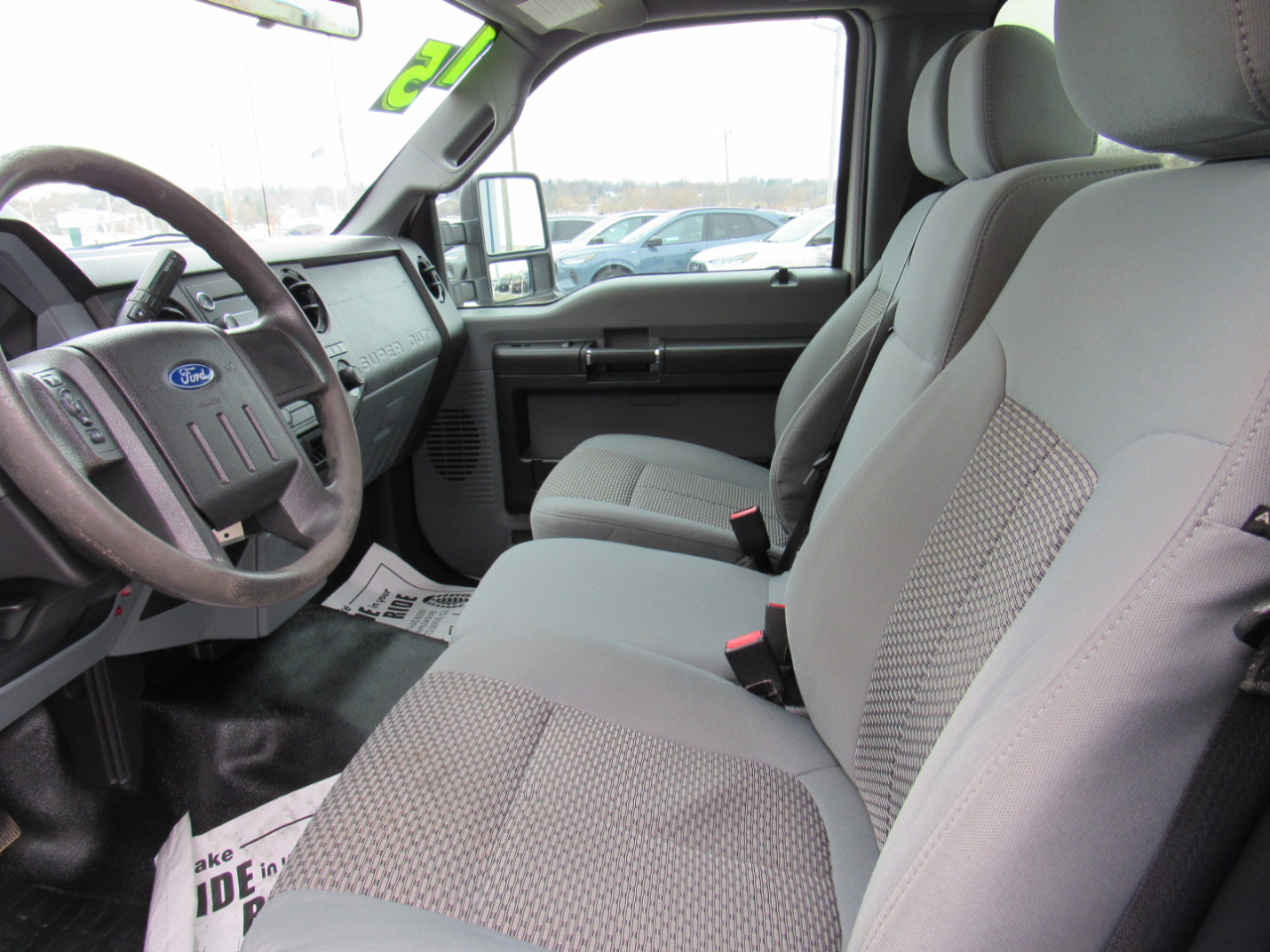 Ford Super Duty F-350 DRW 4WD Reg Cab 137" XLT 2015