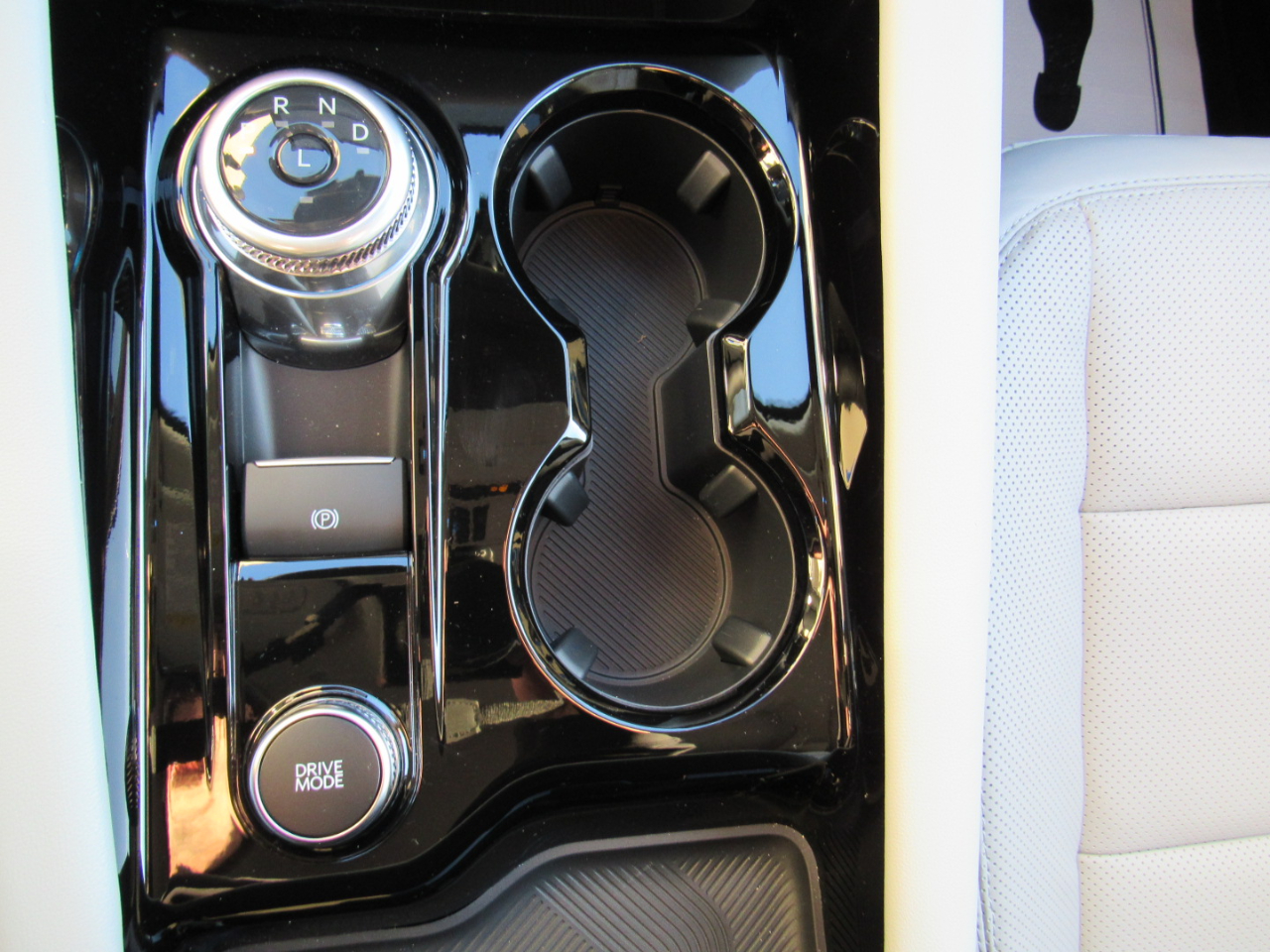 Ford Explorer Platinum 4WD 2026