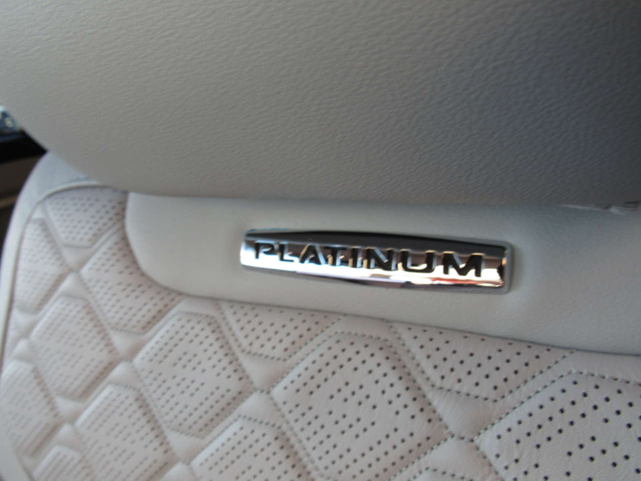 Ford Explorer Platinum 4WD 2026