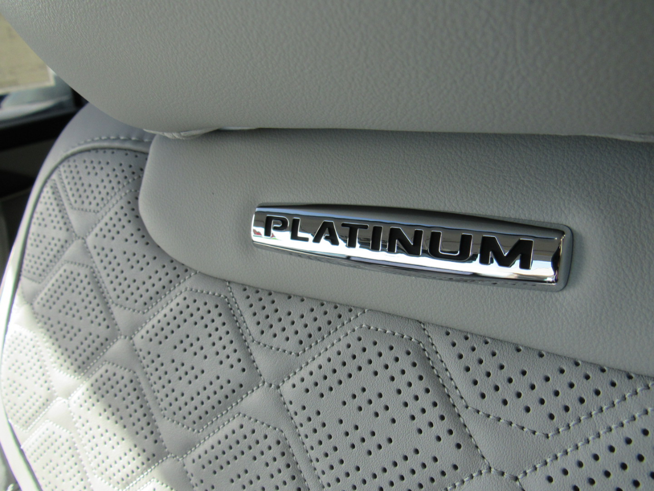 Ford Explorer Platinum 4WD 2026