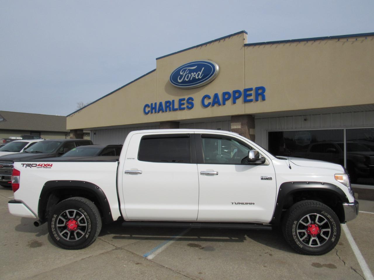 Toyota Tundra 4WD Limited CrewMax 5.5' Bed 5.7L FFV (Natl) 2017