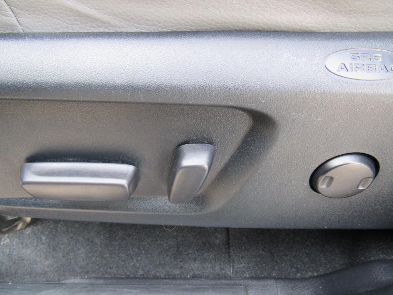 Toyota Tundra 4WD Limited CrewMax 5.5' Bed 5.7L FFV (Natl) 2017