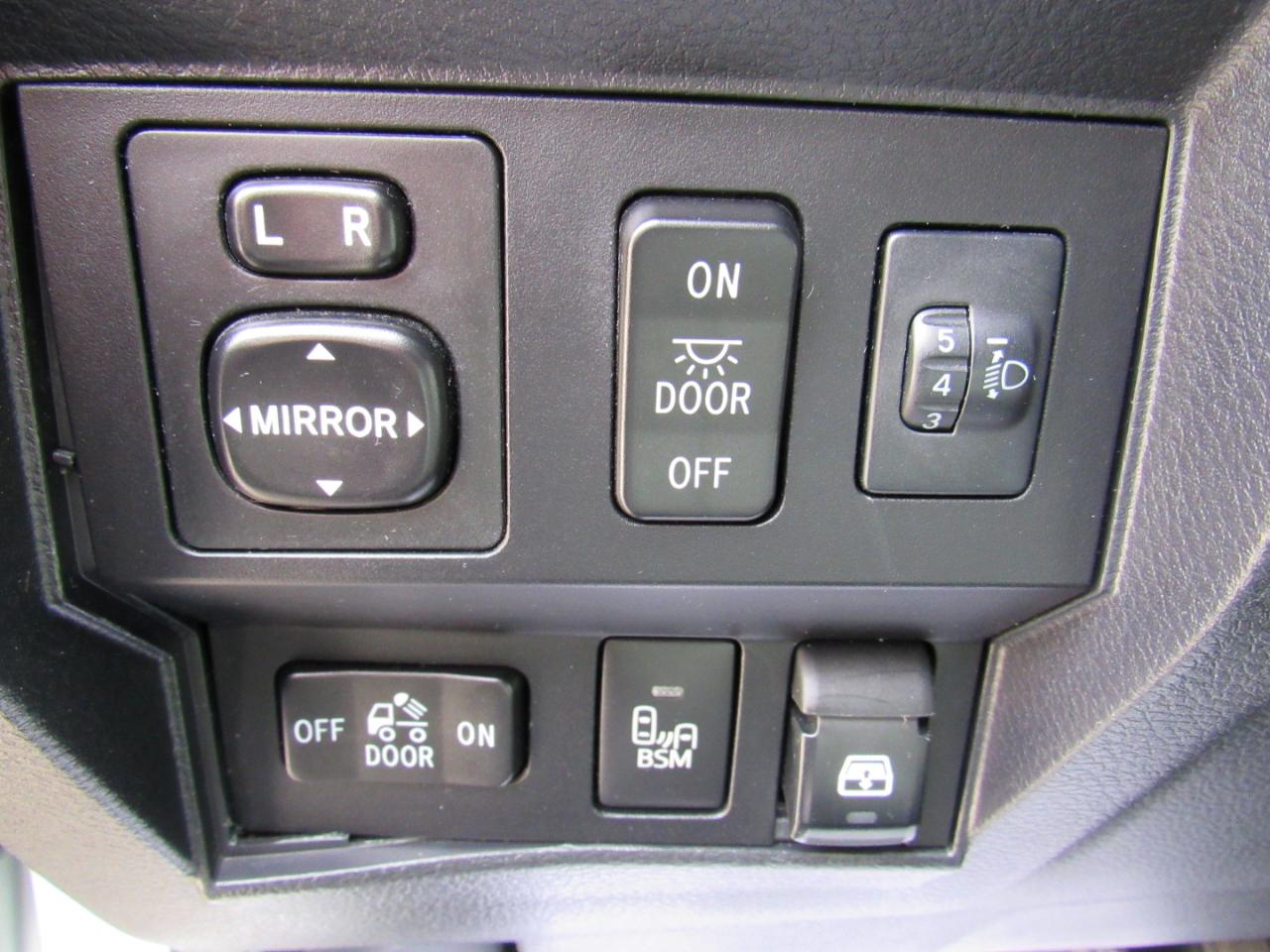 Toyota Tundra 4WD Limited CrewMax 5.5' Bed 5.7L FFV (Natl) 2017