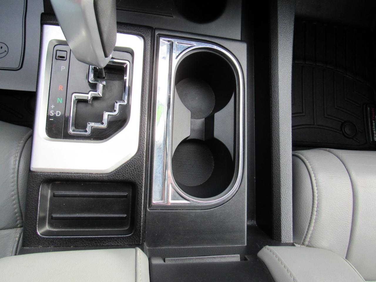 Toyota Tundra 4WD Limited CrewMax 5.5' Bed 5.7L FFV (Natl) 2017