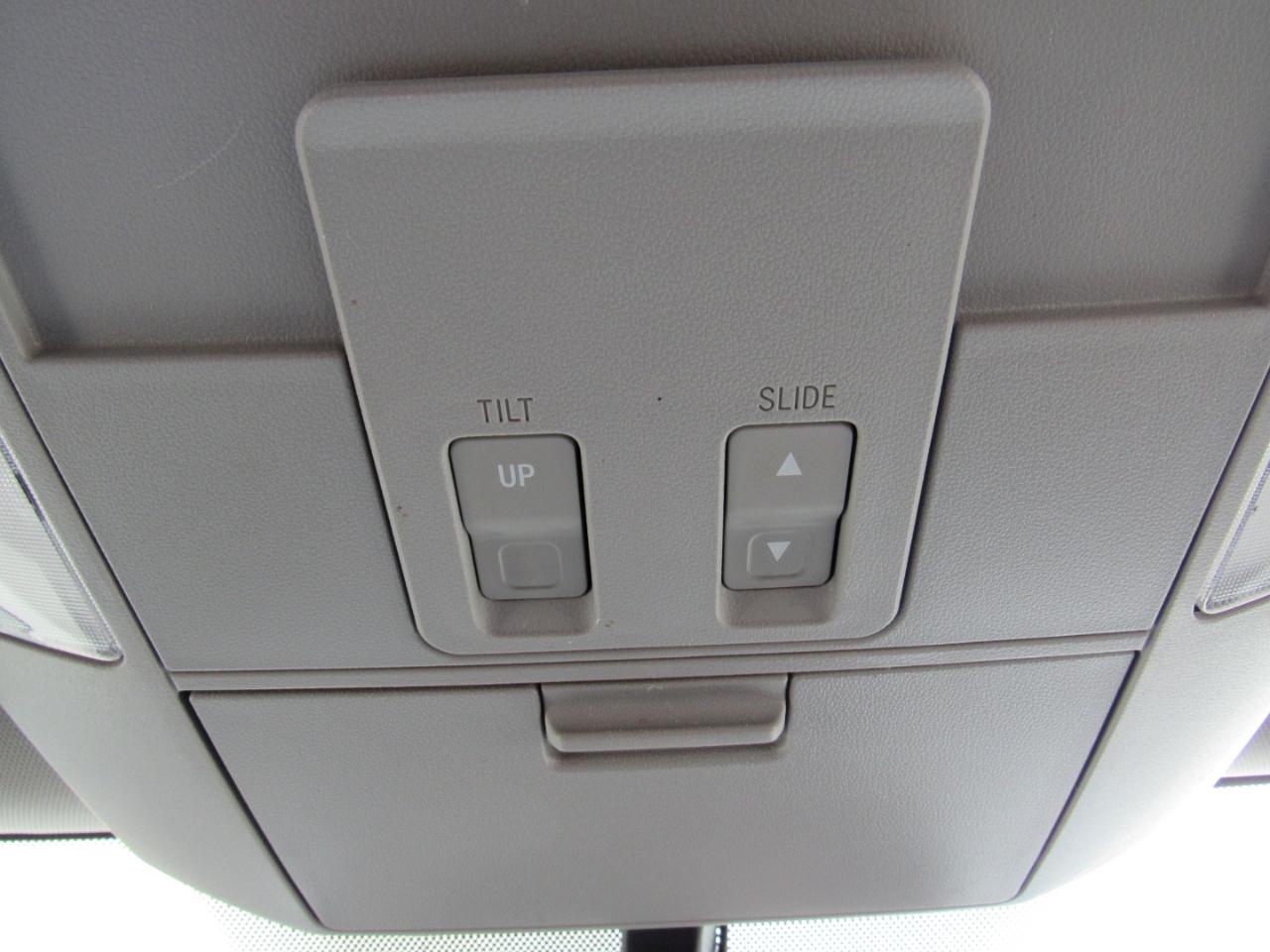 Toyota Tundra 4WD Limited CrewMax 5.5' Bed 5.7L FFV (Natl) 2017