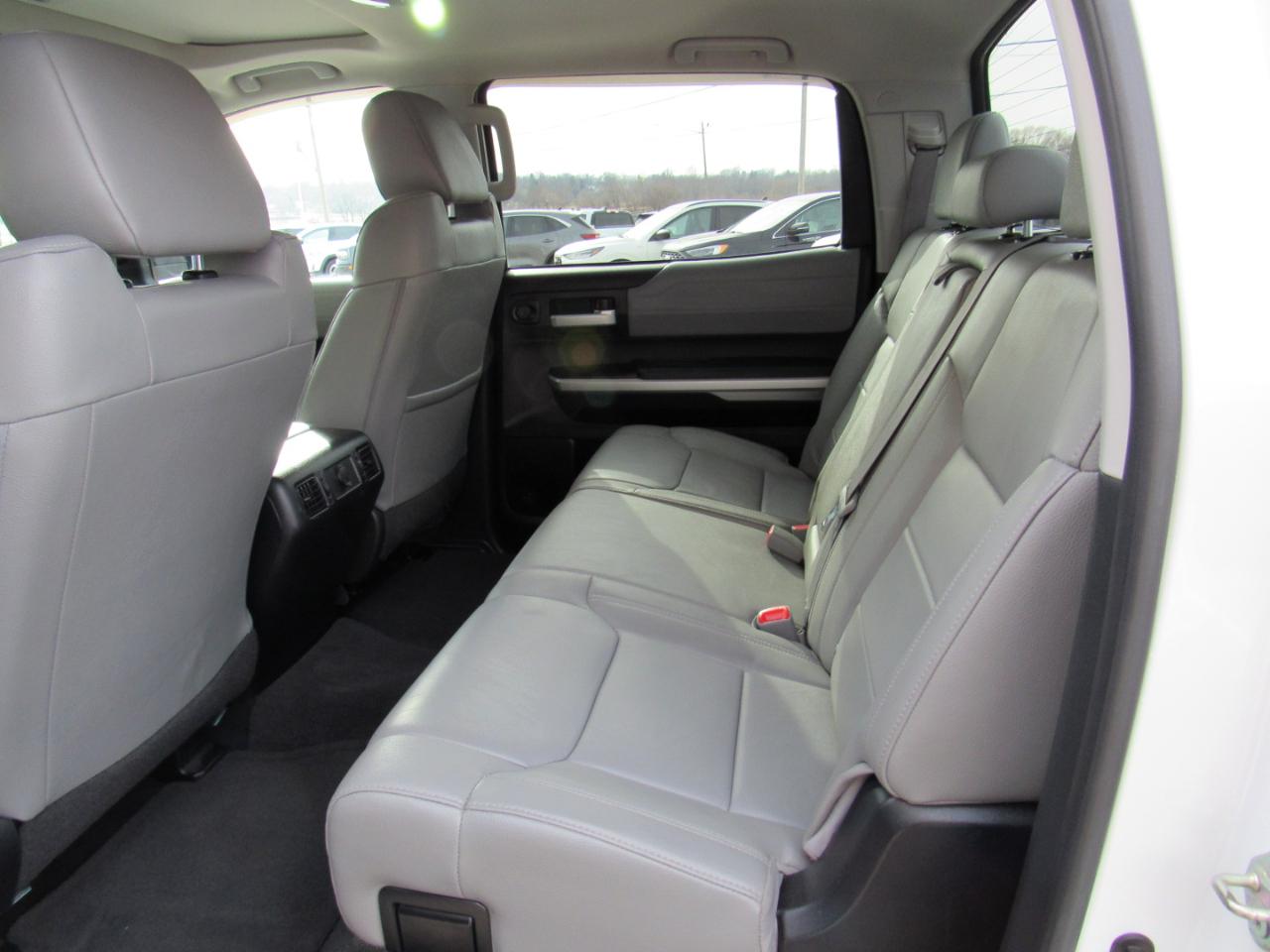 Toyota Tundra 4WD Limited CrewMax 5.5' Bed 5.7L FFV (Natl) 2017