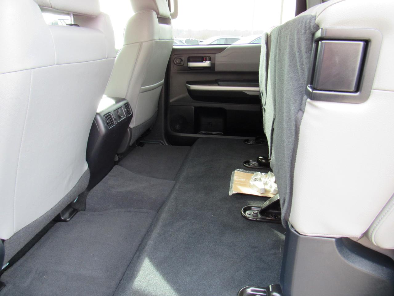 Toyota Tundra 4WD Limited CrewMax 5.5' Bed 5.7L FFV (Natl) 2017